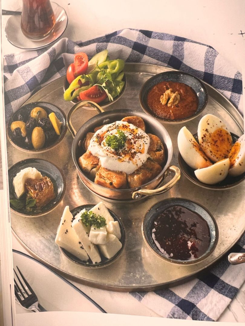 Atıştırmalık Börekli Kahvaltı Sinisi