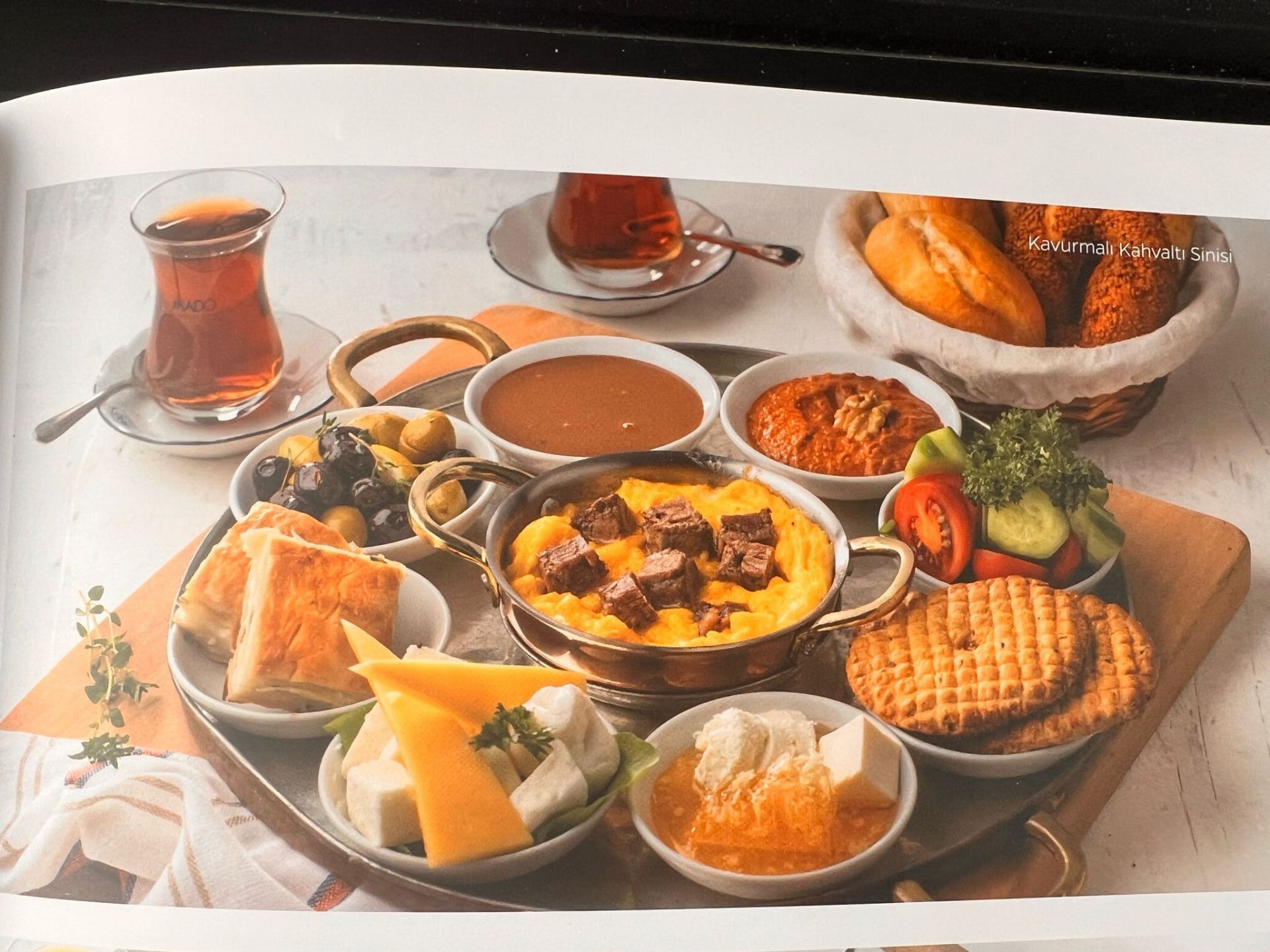 Kavurmalı Kahvaltı Sinisi 