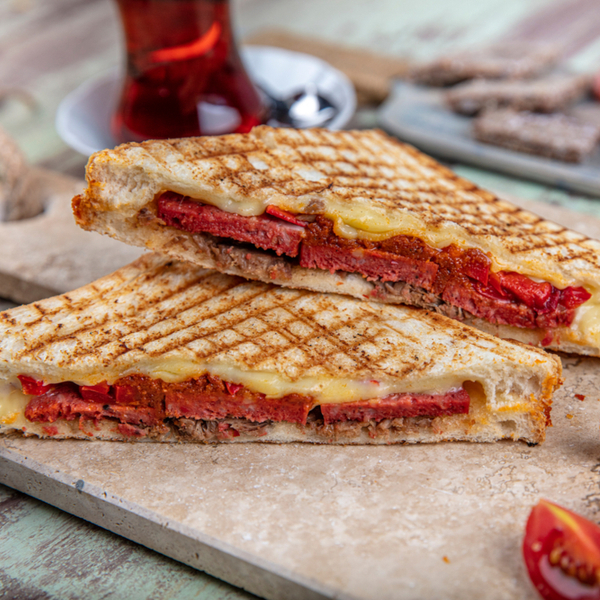Sucuklu -Kaşarlı Tost